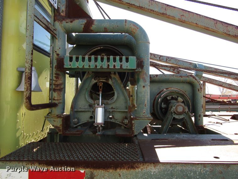 image for item DG6708 2006 Peterbilt 357 winch truck