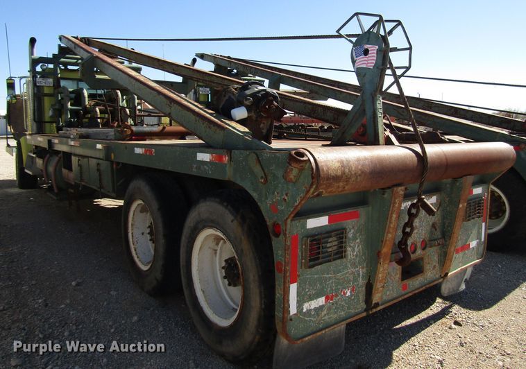 image for item DG6708 2006 Peterbilt 357 winch truck