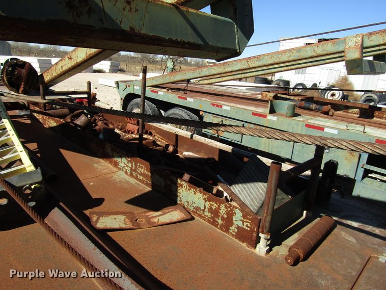 image for item DG6708 2006 Peterbilt 357 winch truck