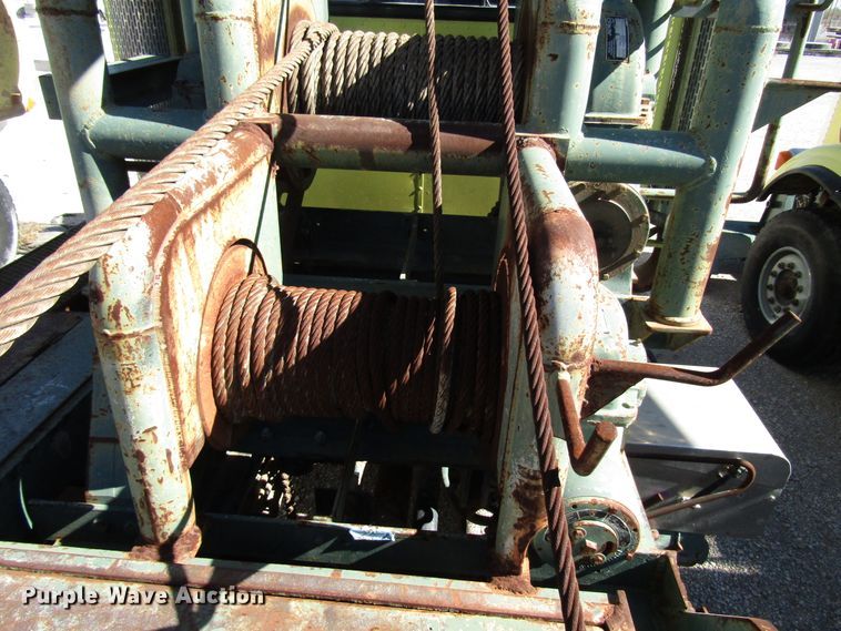 image for item DG6708 2006 Peterbilt 357 winch truck