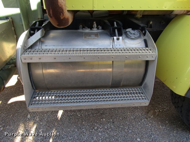 image for item DG6708 2006 Peterbilt 357 winch truck