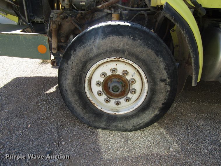 image for item DG6708 2006 Peterbilt 357 winch truck