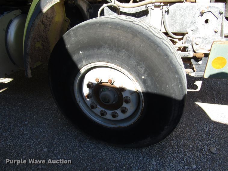 image for item DG6708 2006 Peterbilt 357 winch truck