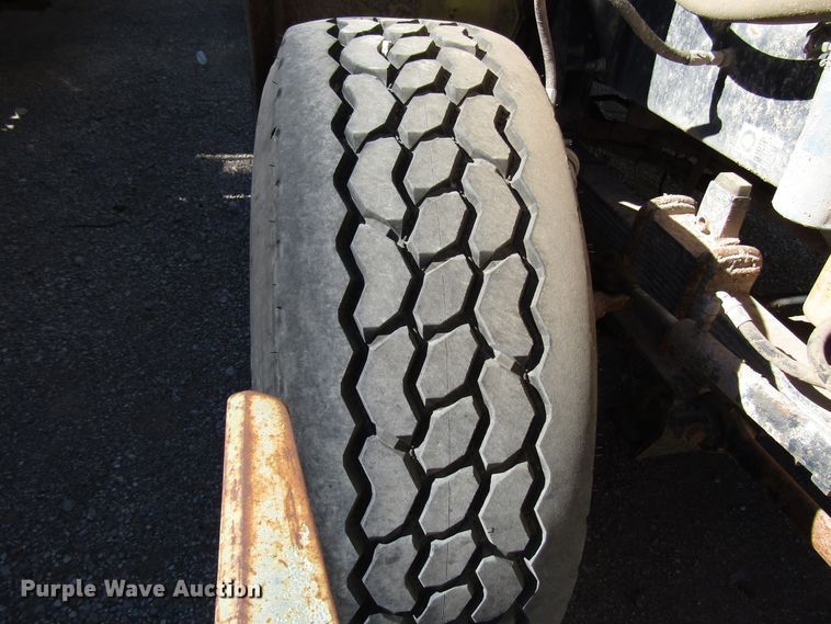 image for item DG6708 2006 Peterbilt 357 winch truck