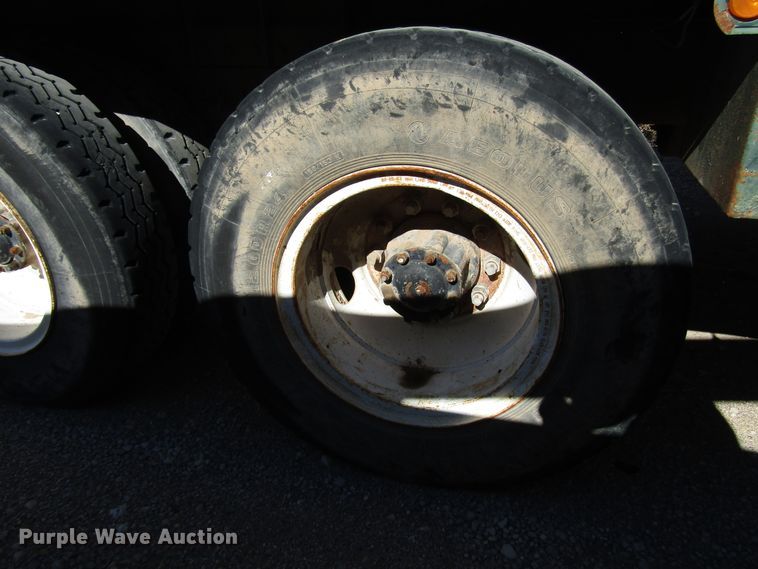 image for item DG6708 2006 Peterbilt 357 winch truck