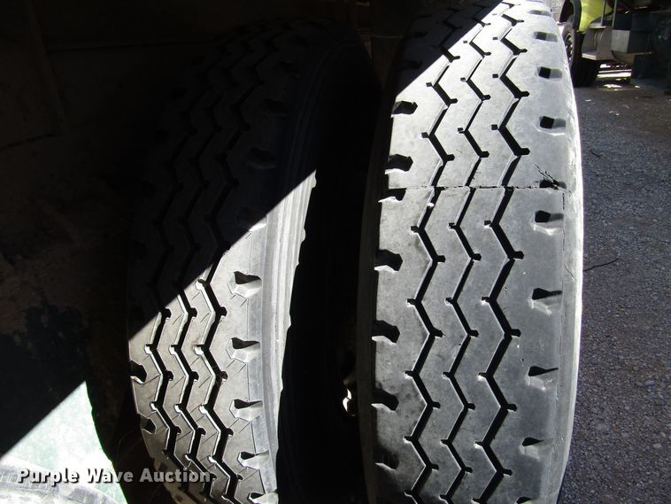 image for item DG6708 2006 Peterbilt 357 winch truck