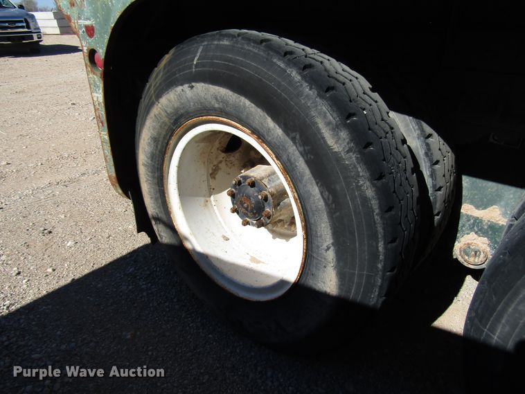 image for item DG6708 2006 Peterbilt 357 winch truck