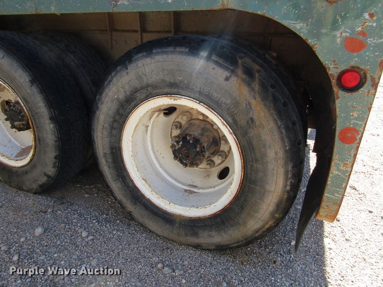 image for item DG6708 2006 Peterbilt 357 winch truck