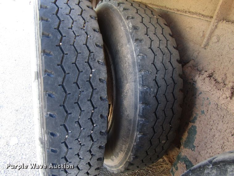 image for item DG6708 2006 Peterbilt 357 winch truck