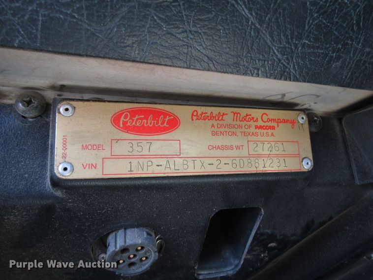 image for item DG6708 2006 Peterbilt 357 winch truck