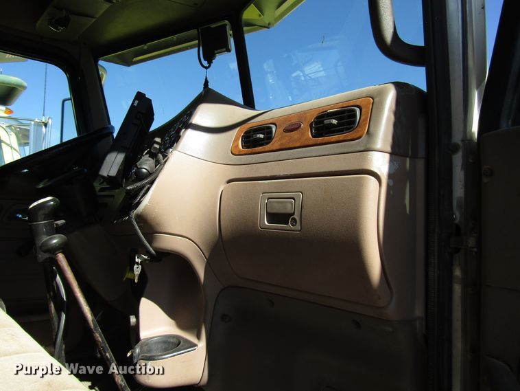 image for item DG6709 2007 Peterbilt 357 winch truck