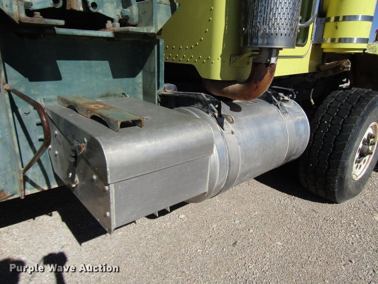 image for item DG6709 2007 Peterbilt 357 winch truck