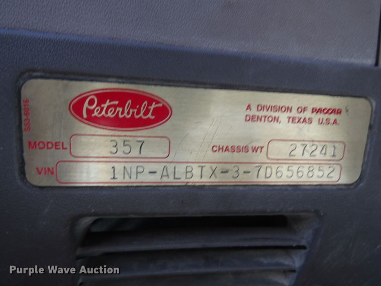 image for item DG6709 2007 Peterbilt 357 winch truck