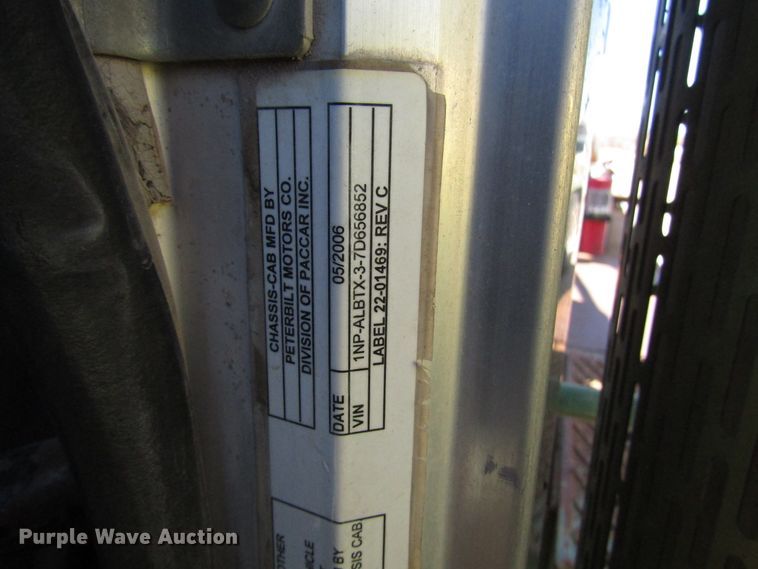 image for item DG6709 2007 Peterbilt 357 winch truck