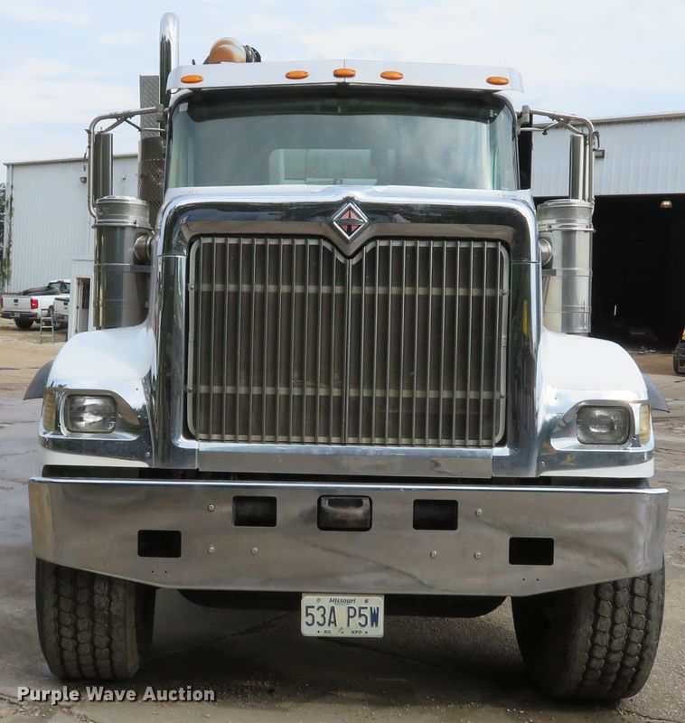 image for item DH1625 2004 International 5900i hydrovac truck