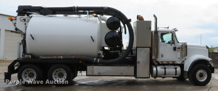 image for item DH1625 2004 International 5900i hydrovac truck