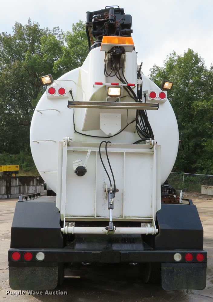 image for item DH1625 2004 International 5900i hydrovac truck