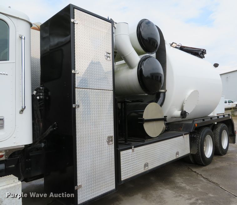 image for item DH1625 2004 International 5900i hydrovac truck