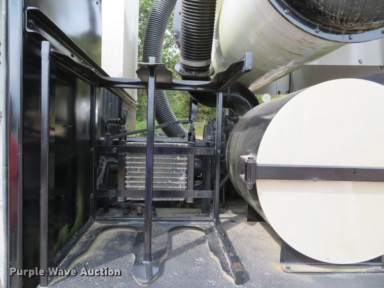 image for item DH1625 2004 International 5900i hydrovac truck