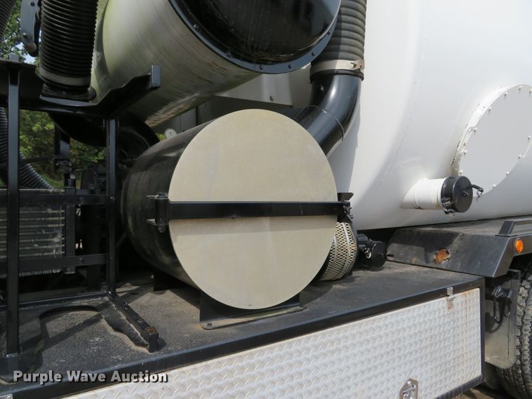 image for item DH1625 2004 International 5900i hydrovac truck