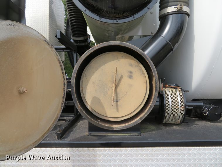 image for item DH1625 2004 International 5900i hydrovac truck