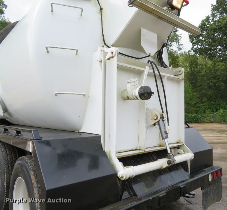 image for item DH1625 2004 International 5900i hydrovac truck