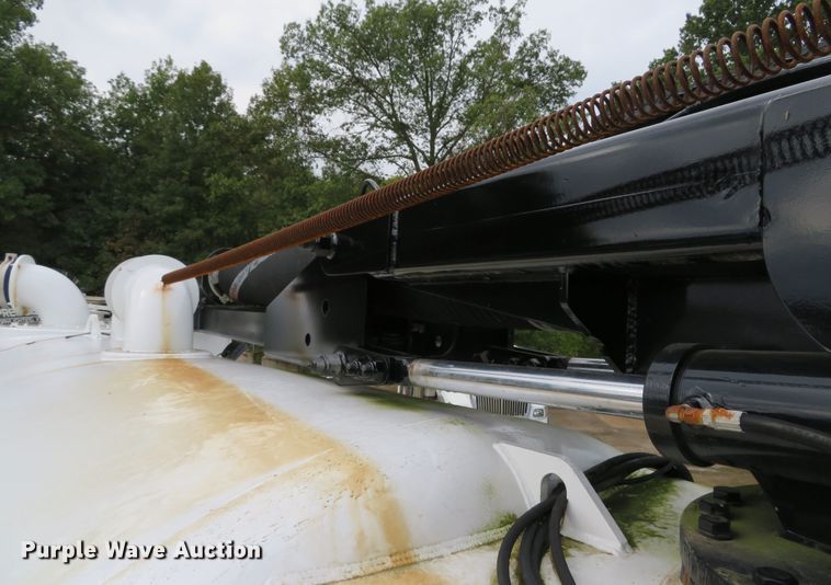 image for item DH1625 2004 International 5900i hydrovac truck