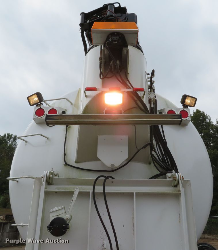 image for item DH1625 2004 International 5900i hydrovac truck