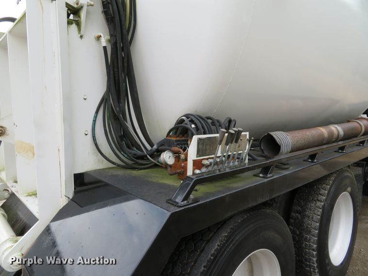image for item DH1625 2004 International 5900i hydrovac truck