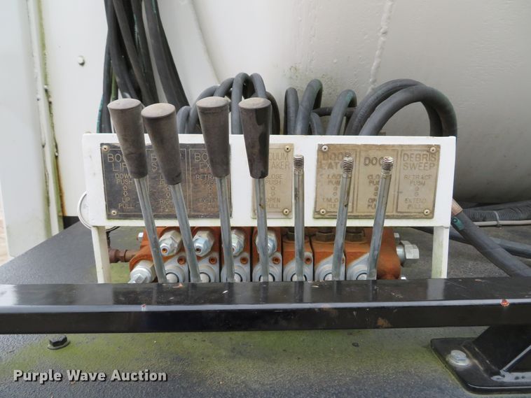 image for item DH1625 2004 International 5900i hydrovac truck