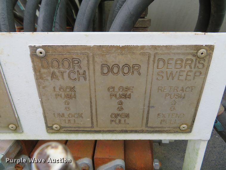 image for item DH1625 2004 International 5900i hydrovac truck