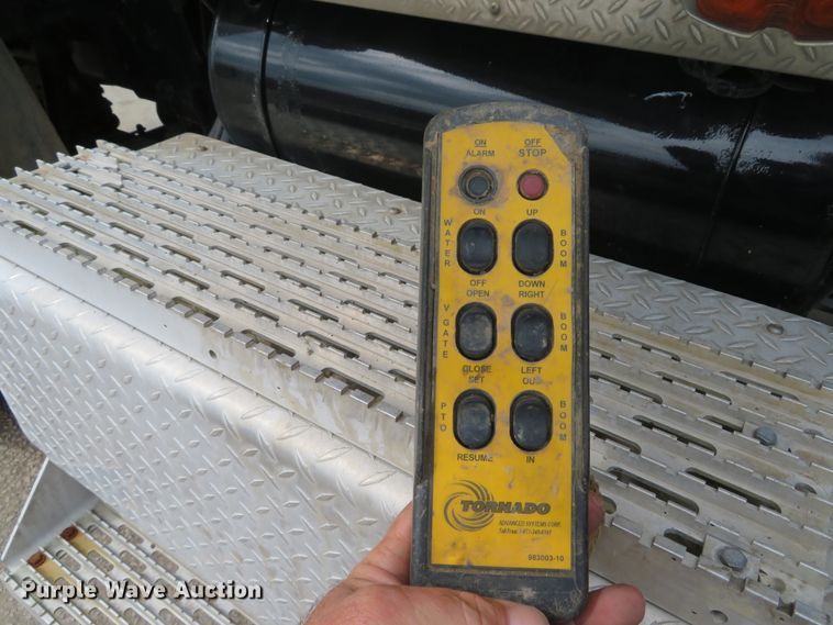 image for item DH1625 2004 International 5900i hydrovac truck