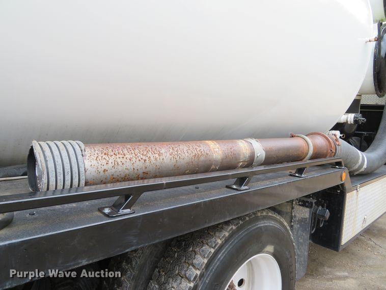 image for item DH1625 2004 International 5900i hydrovac truck