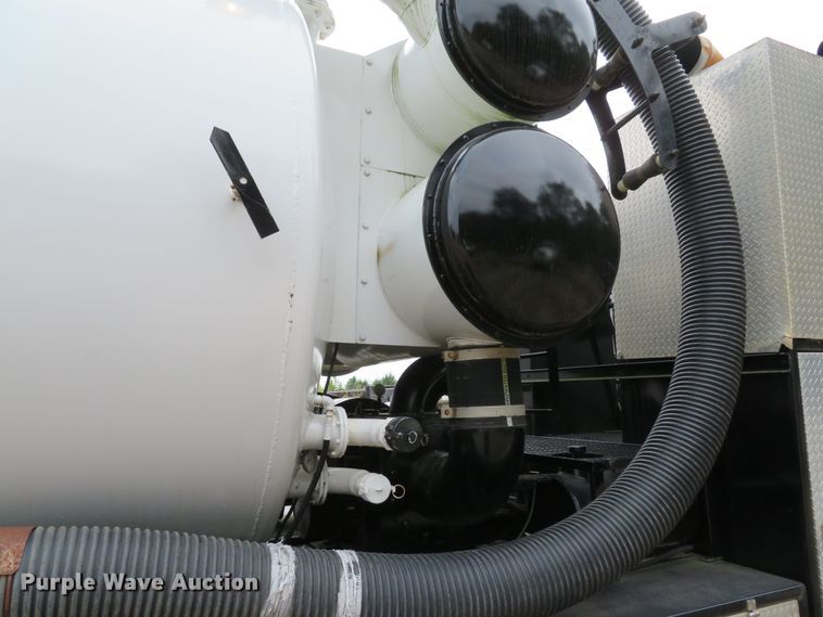 image for item DH1625 2004 International 5900i hydrovac truck