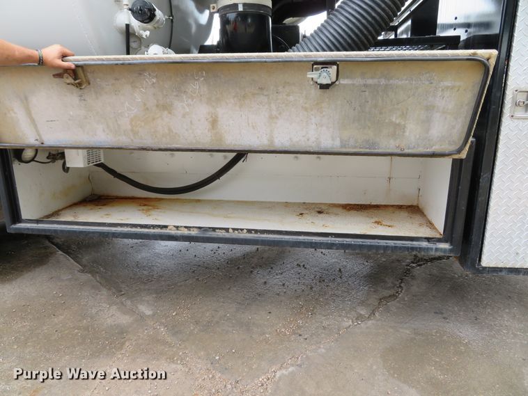 image for item DH1625 2004 International 5900i hydrovac truck