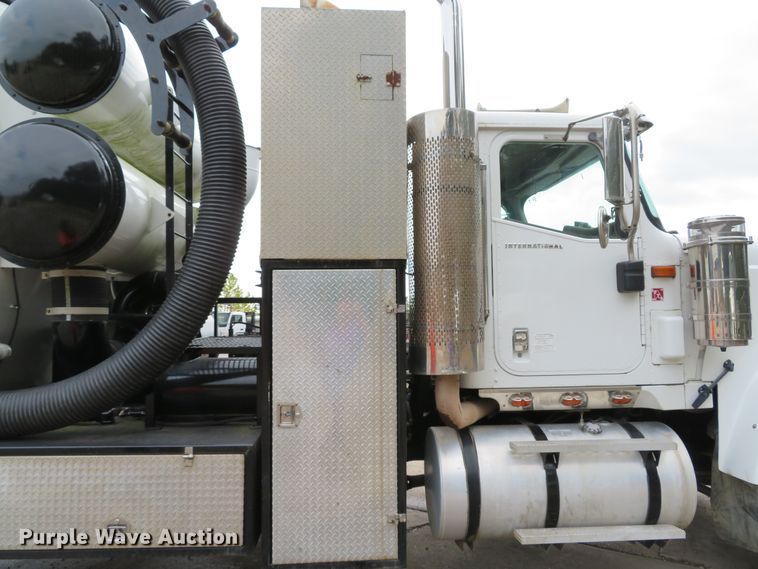 image for item DH1625 2004 International 5900i hydrovac truck