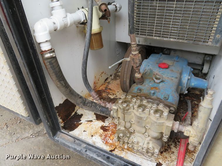 image for item DH1625 2004 International 5900i hydrovac truck