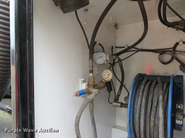 image for item DH1625 2004 International 5900i hydrovac truck