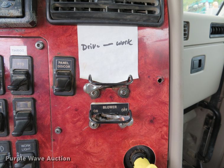 image for item DH1625 2004 International 5900i hydrovac truck