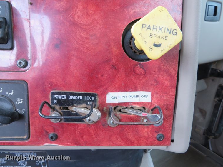 image for item DH1625 2004 International 5900i hydrovac truck