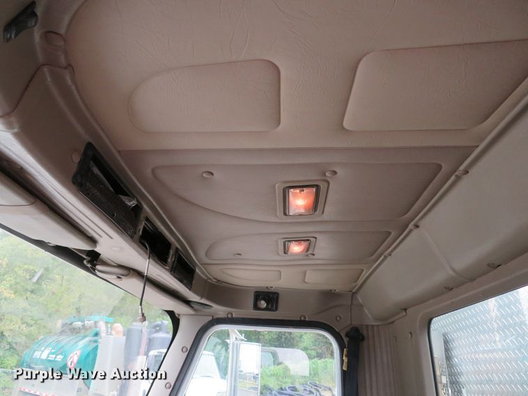 image for item DH1625 2004 International 5900i hydrovac truck