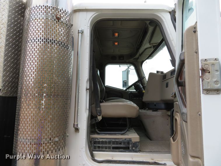 image for item DH1625 2004 International 5900i hydrovac truck