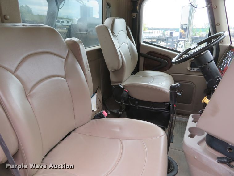 image for item DH1625 2004 International 5900i hydrovac truck