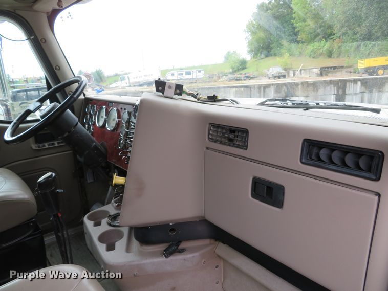 image for item DH1625 2004 International 5900i hydrovac truck