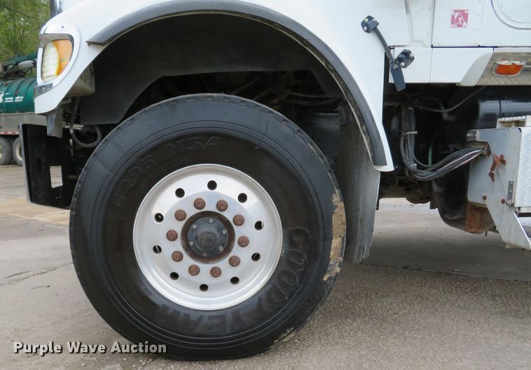 image for item DH1625 2004 International 5900i hydrovac truck