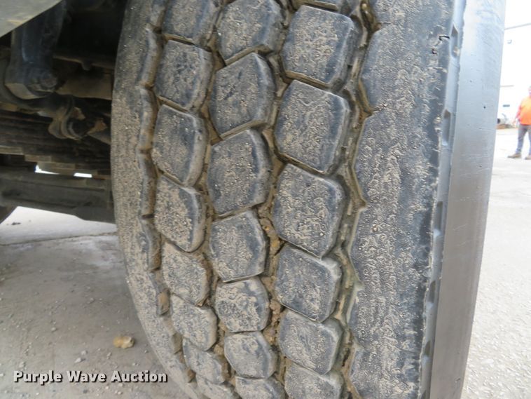 image for item DH1625 2004 International 5900i hydrovac truck