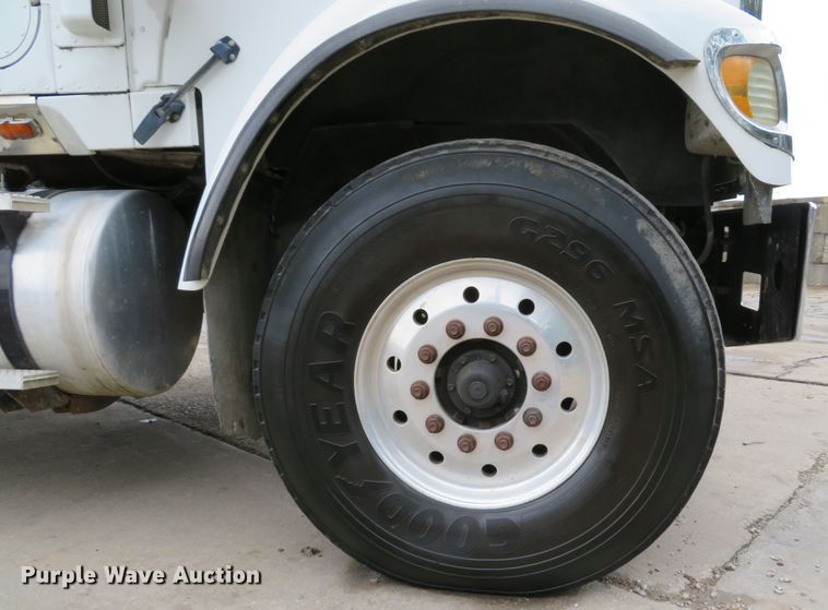 image for item DH1625 2004 International 5900i hydrovac truck