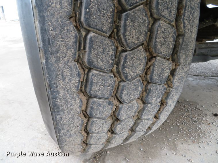 image for item DH1625 2004 International 5900i hydrovac truck