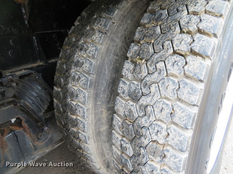 image for item DH1625 2004 International 5900i hydrovac truck