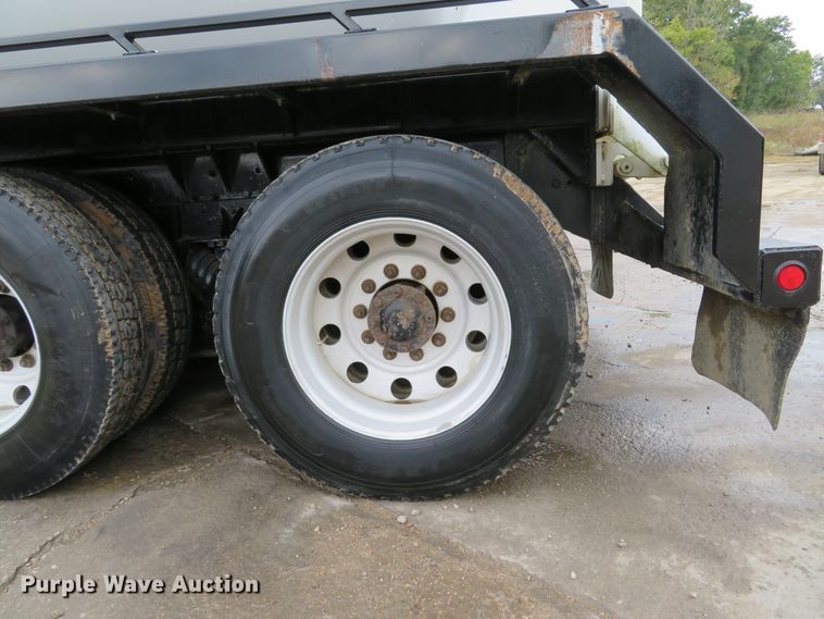 image for item DH1625 2004 International 5900i hydrovac truck